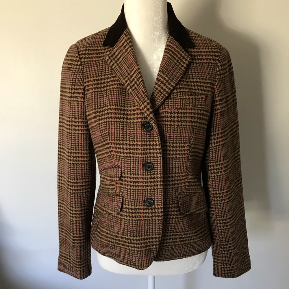 Chaps lined women’s blazer. Size 8P.